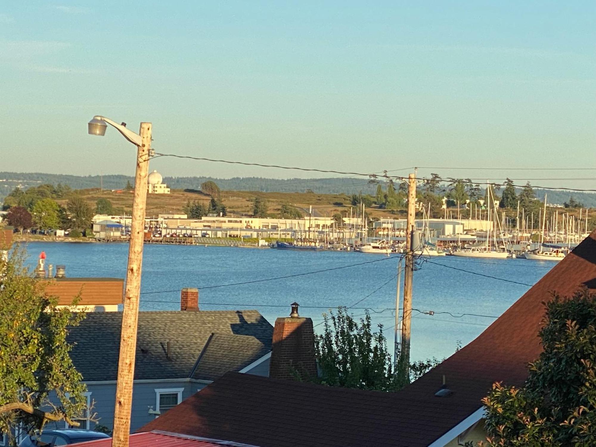 View Wd Downtown Harbor R And R * Oak Harbor